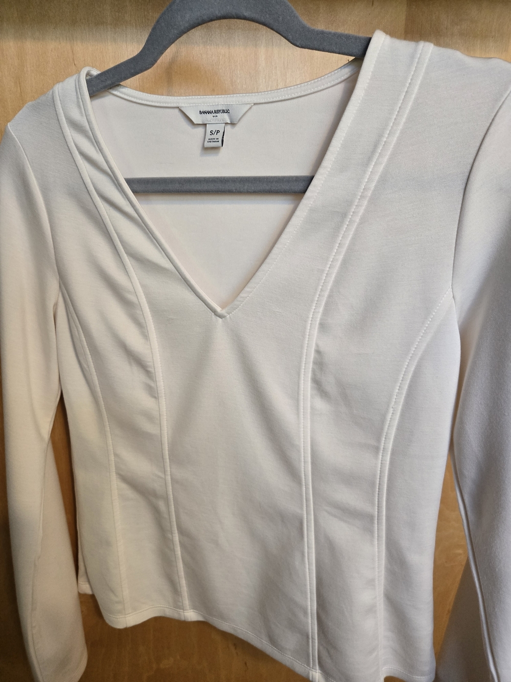 Banana Republic  Long Sleeve V-Neck Top